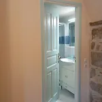 شقة Gialos