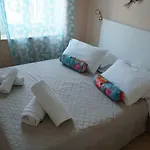 Gialos سيمي