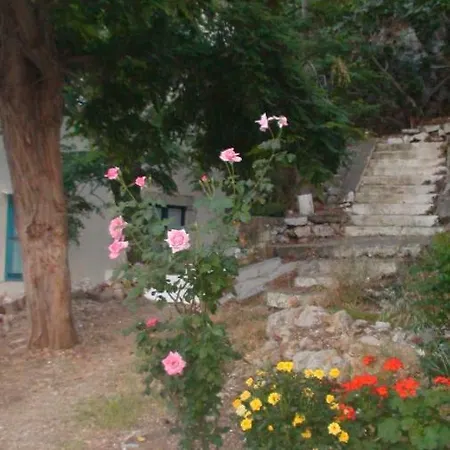 Gialos *